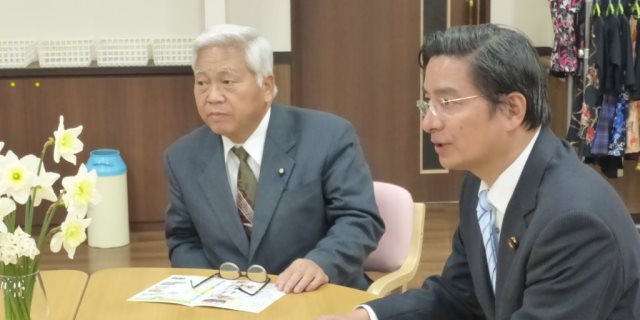たなべ健次綾川町議と 写真