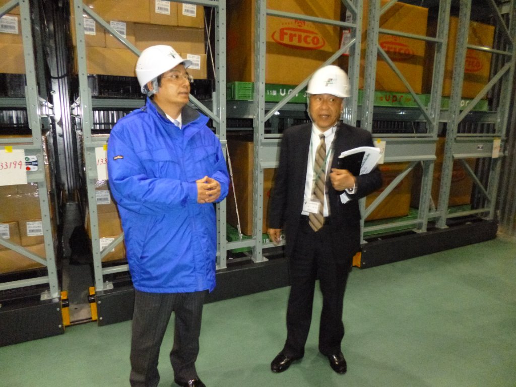 東扇島冷凍物流センター内の視察 写真