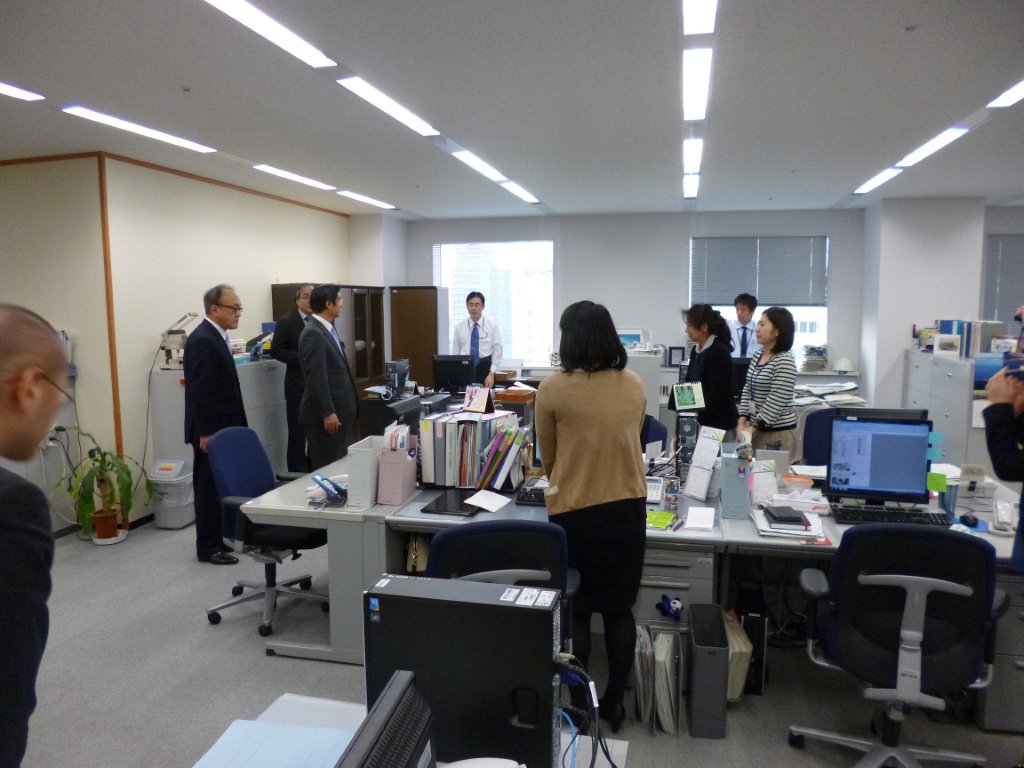 職員の皆様に挨拶 写真