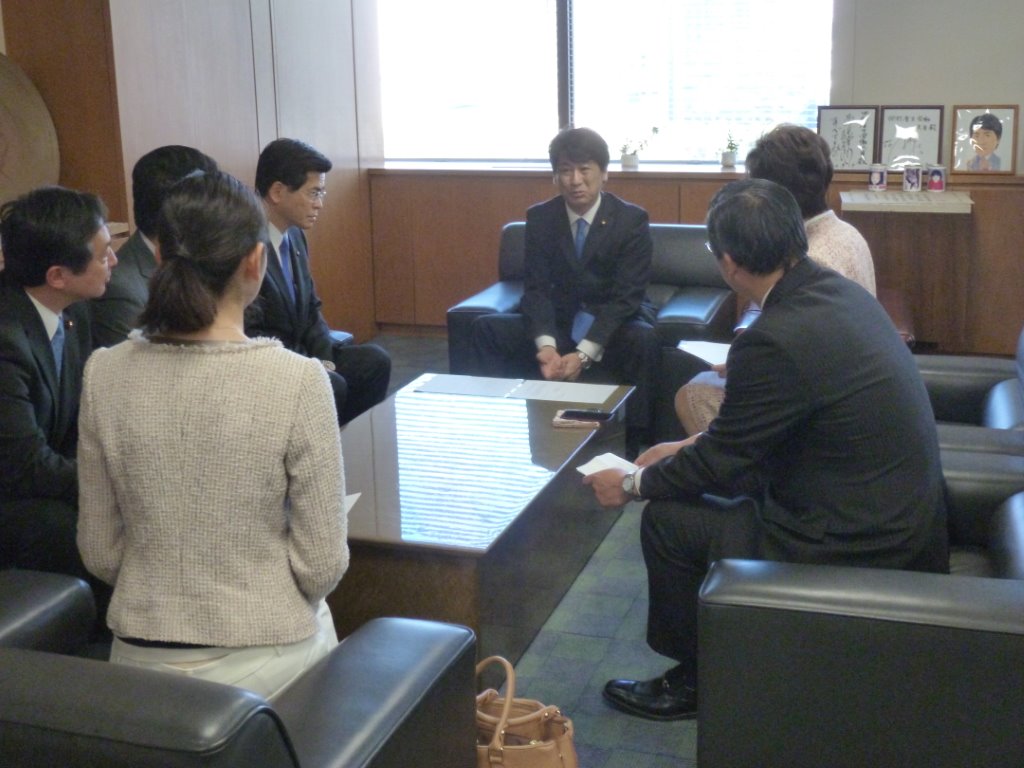 石井政調会長・古屋厚労部会長ら 写真