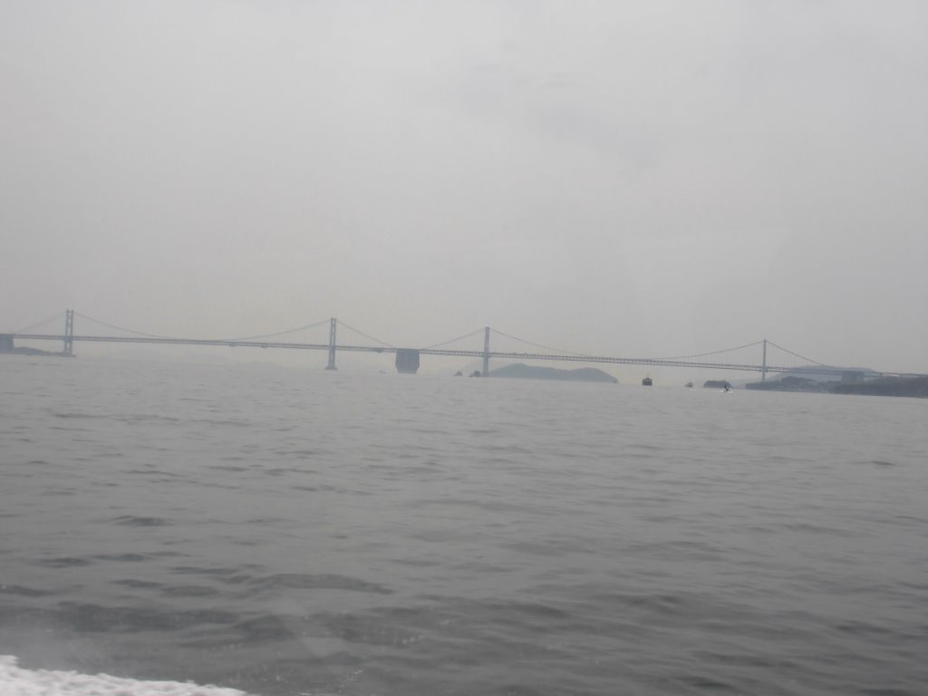 瀬戸内海と瀬戸大橋 写真