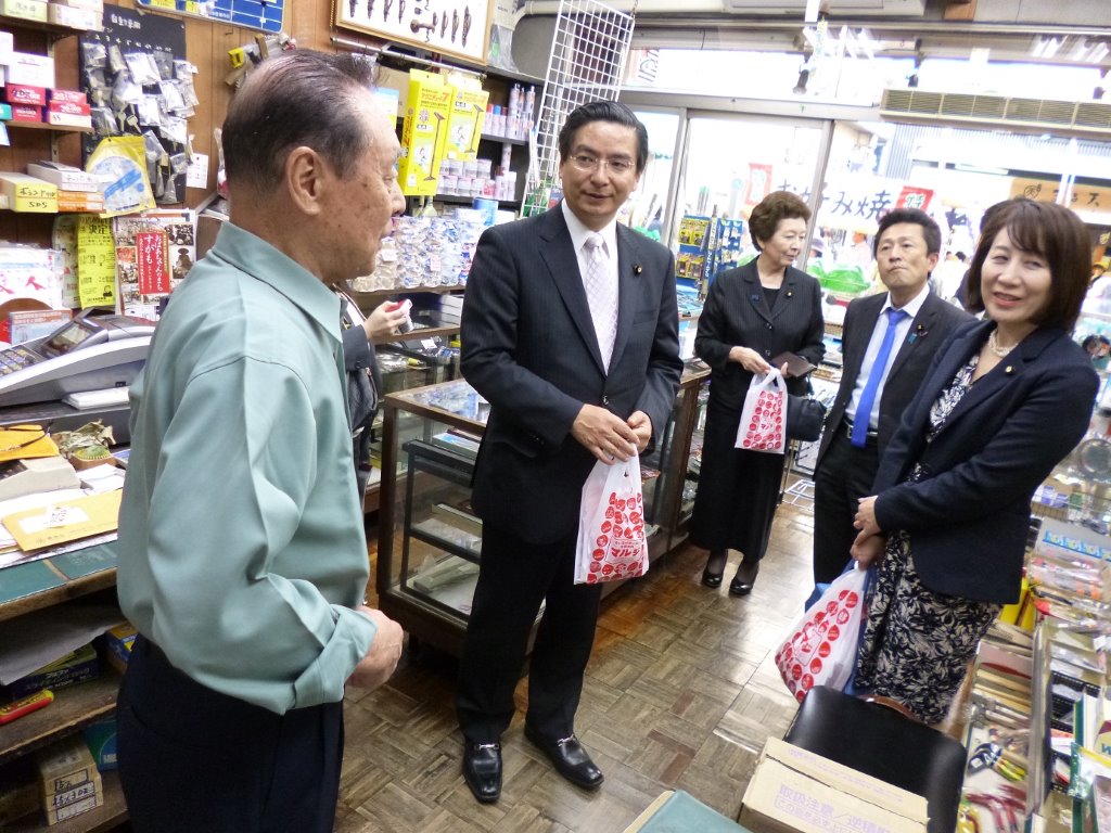 商店街視察(金物店) 写真