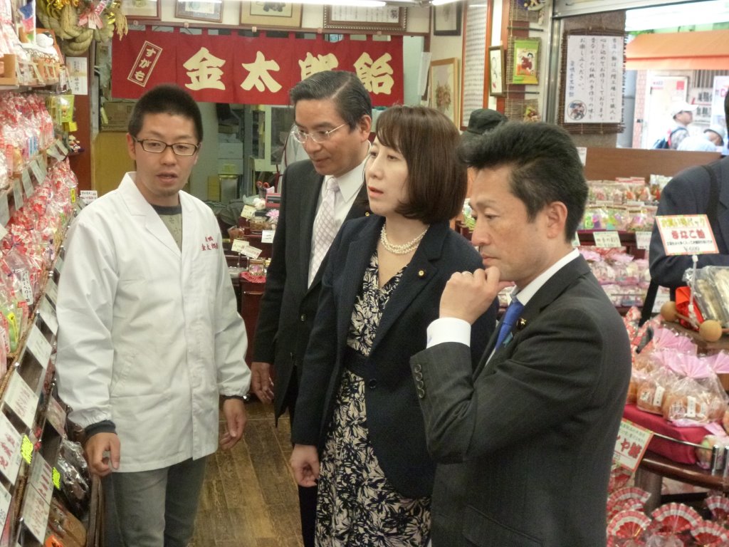 金太郎飴 委員会で視察 写真
