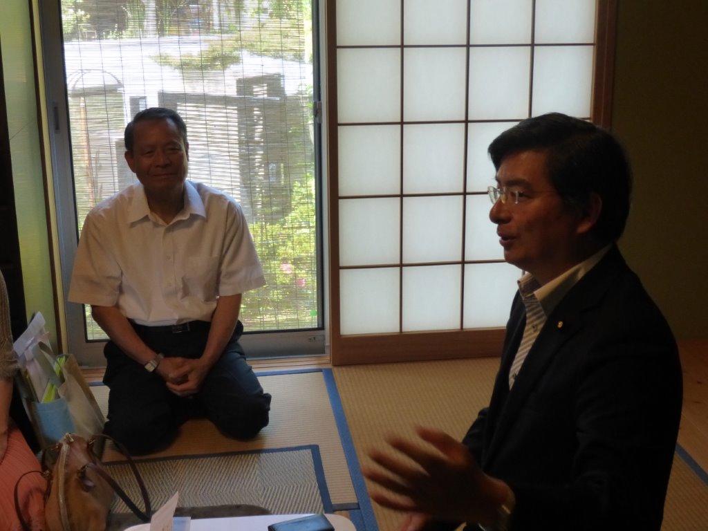 大木小松島市議と 写真