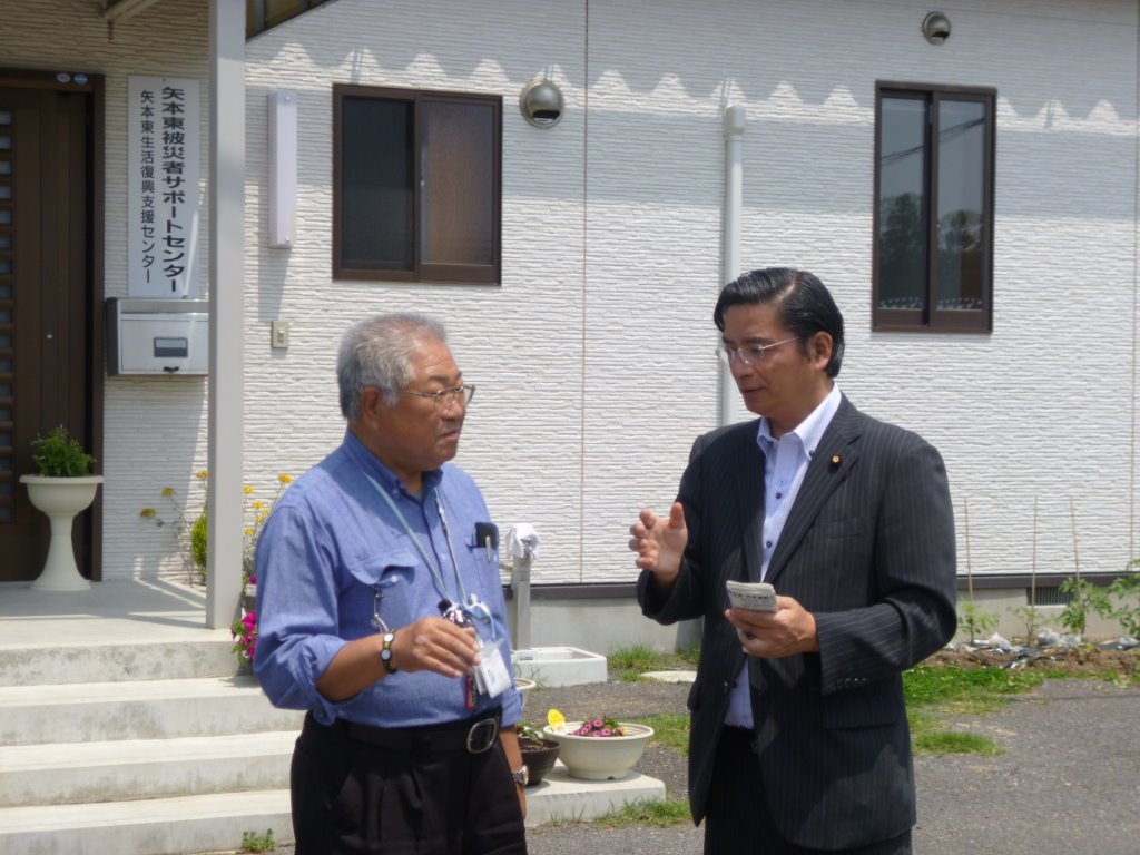 矢本東被災者サポートセンター前にて 写真