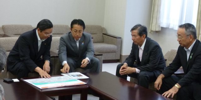 大滝村上市長、榎本鶴岡市長ら 写真