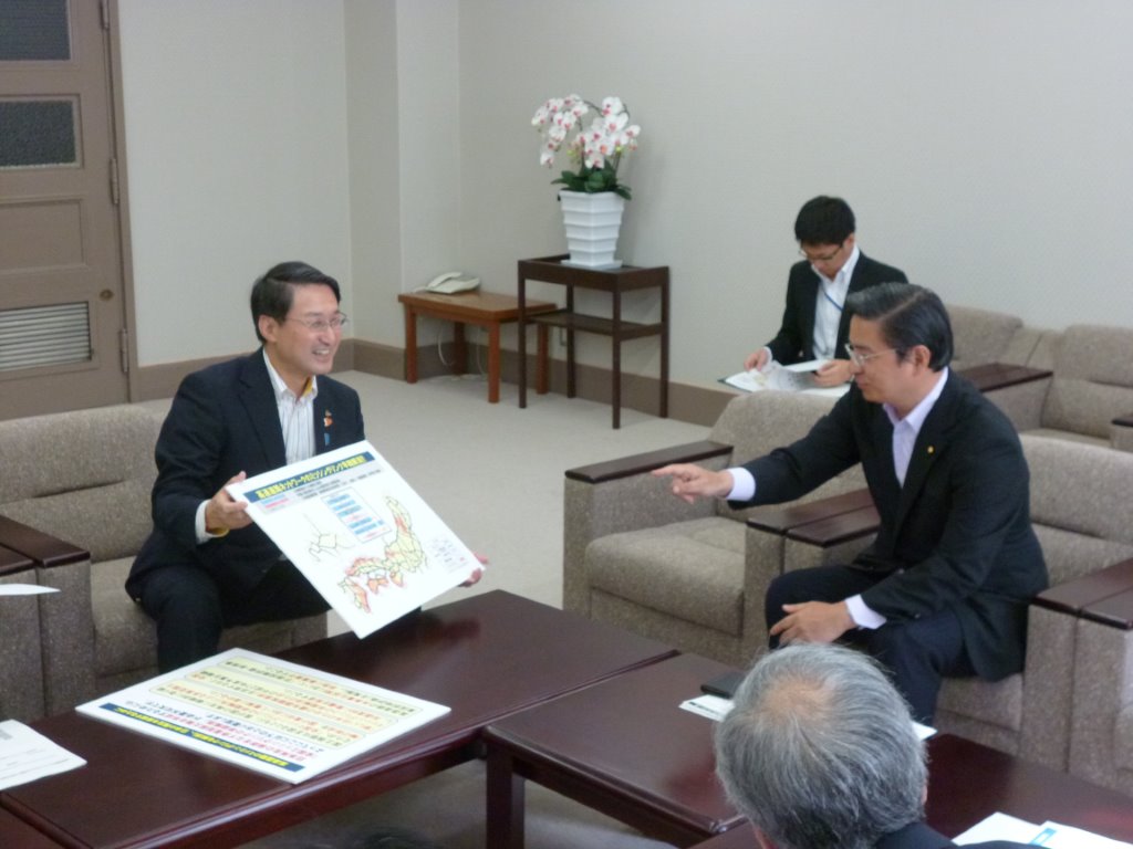 鳥取県平井知事 写真