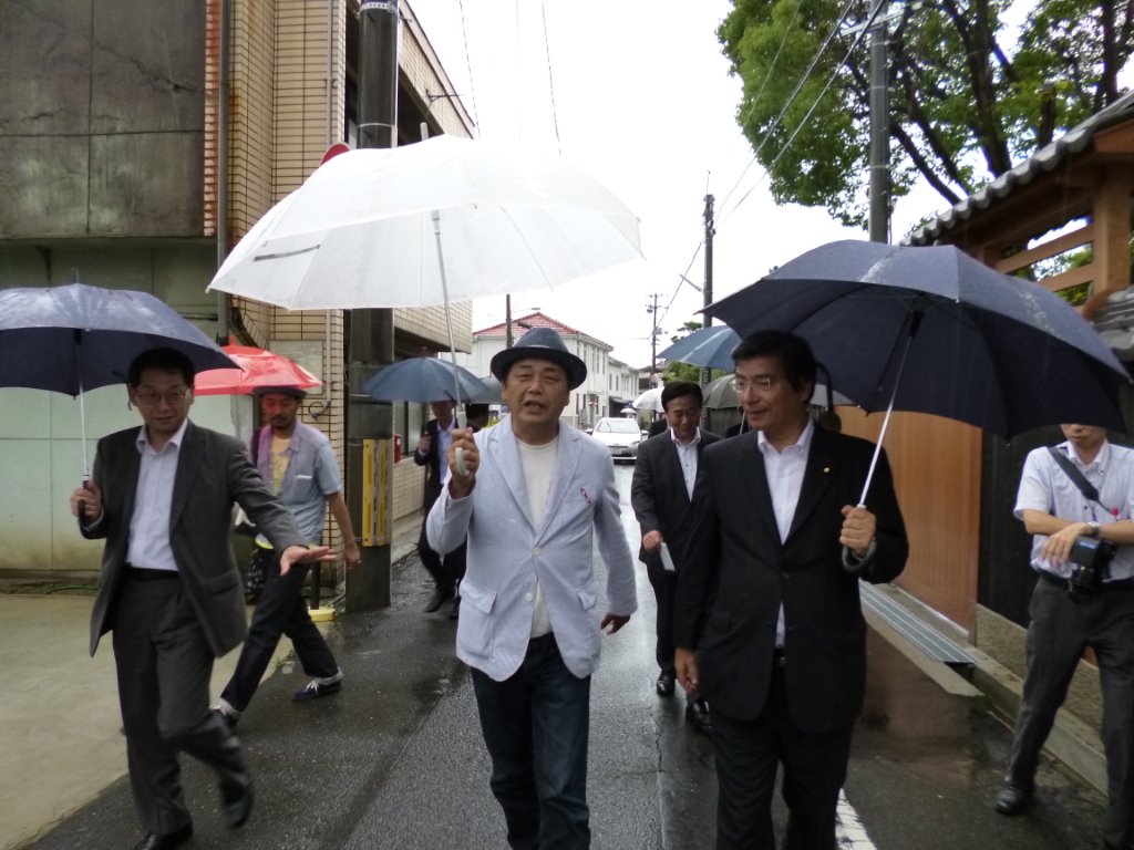 真鍋社長と児島ジーンズストリート見学 写真