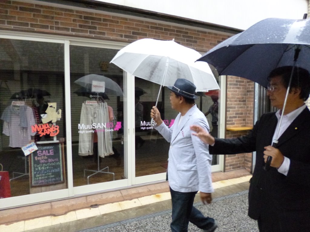 ジーンズストリートのモダンな店舗 写真