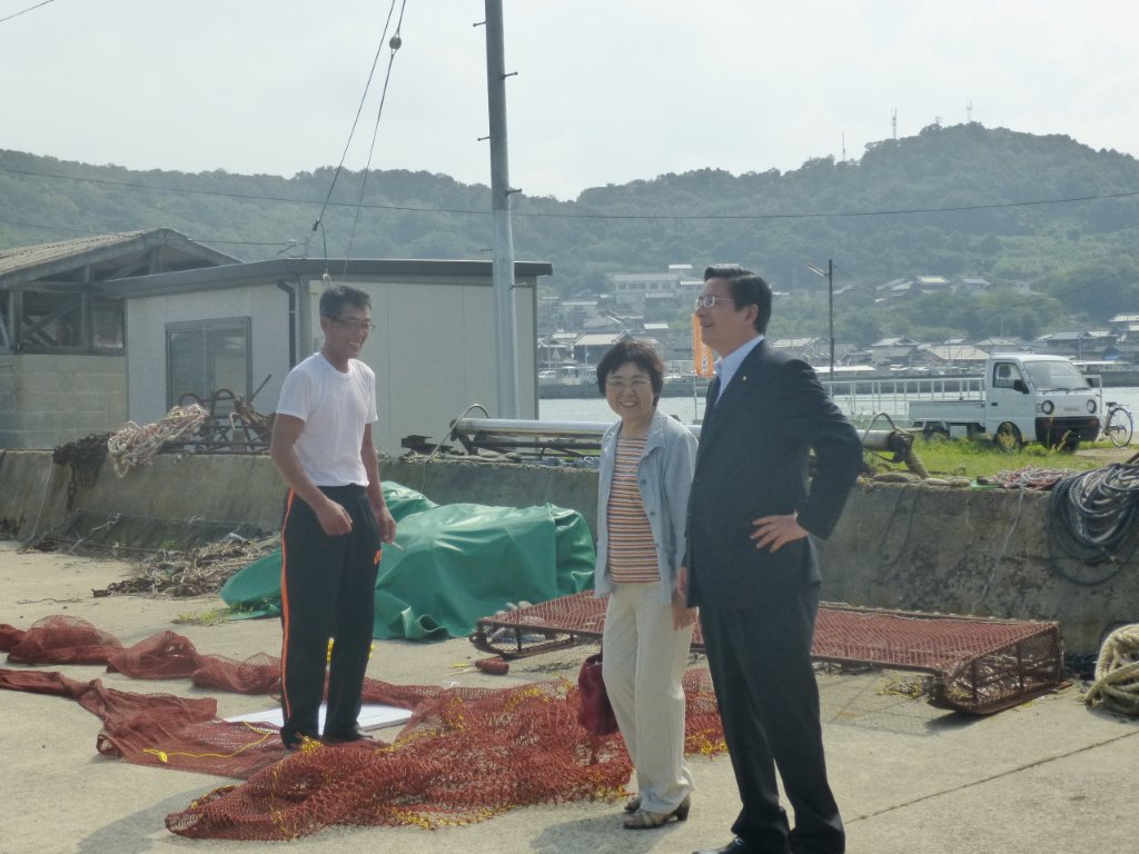 柴田初子町議と(沖之島にて) 写真