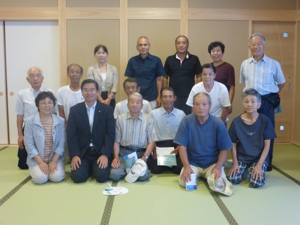 島民の皆様と 写真
