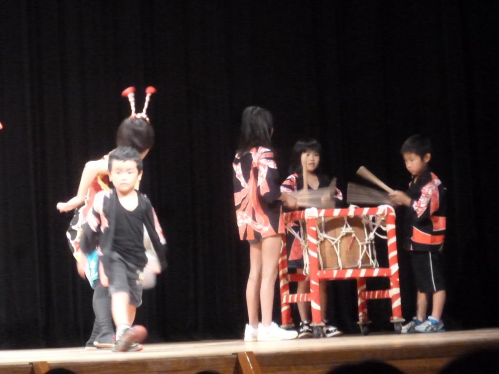子ども達の演技 写真