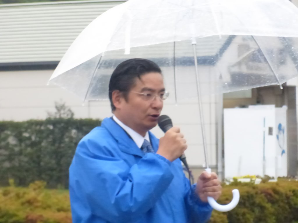 雨の街頭 写真