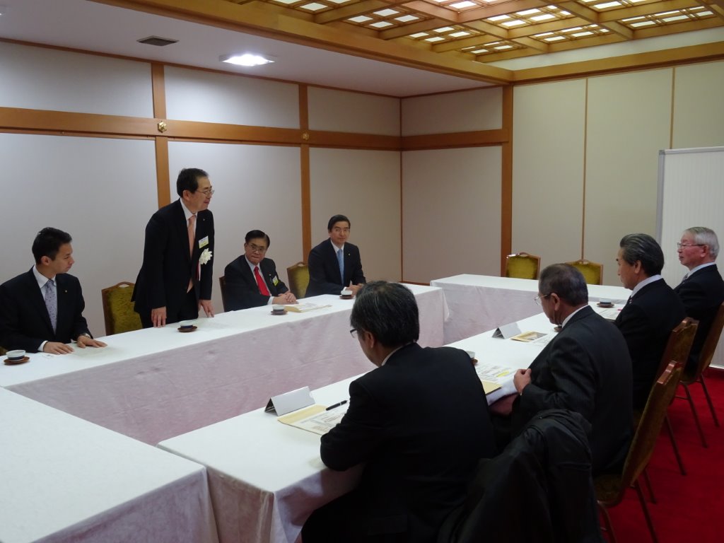 4人の国会議員 写真