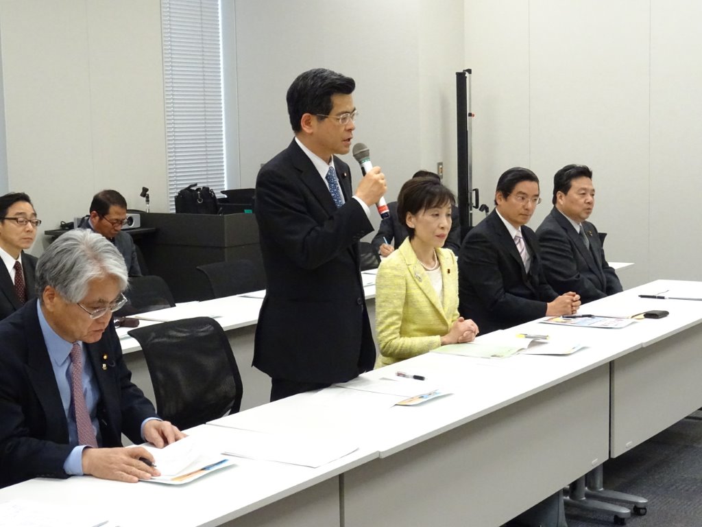 石井政調会長ら公明党議員 写真
