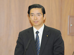 質問する山本（博）氏＝４日　参院厚労委