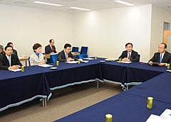 雇用創出の具体策で話し合った与党プロジェクトチーム＝２４日　衆院第１議員会館