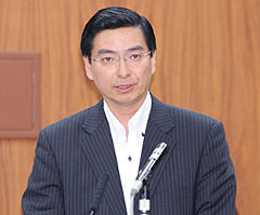 質問する山本（博）氏＝２日　参院厚労委