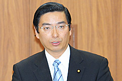 質問する山本（博）氏＝２８日　参院厚労委