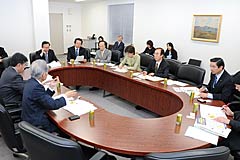 意見交換する党厚労部会＝３日　参院議員会館