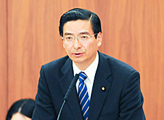 山本（博）氏＝８日　参院厚労委