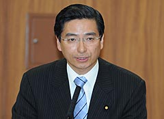 質問する山本（博）氏＝１３日　参院厚労委