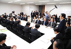 補正予算案について論議する党政調全体会議＝9日　衆院第1議員会館