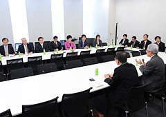 動物愛護管理法改正で要望を聞く党合同会議＝1日　衆院第2議員会館