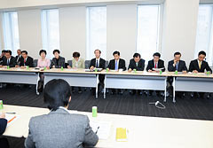 ワクチンの安全性について議論した党厚労部会＝10日　参院議員会館