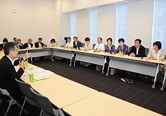 さい帯血が抱える課題について議論した党プロジェクトチーム＝8日　参院議員会館