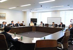 住民の健康対策について意見を交わした党プロジェクトチーム＝21日　参院議員会館