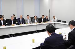 関係府省と意見交換する党対策本部＝21日　衆院第2議員会館