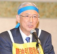 あいさつする井上幹事長＝9日　都内