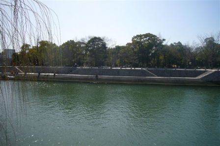 広島記念公園の川