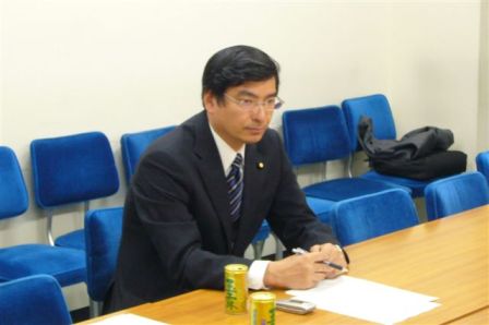 遊説局会議で遊説内容の協議