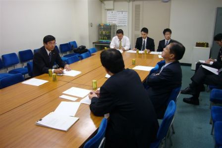 遊説局会議