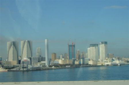 羽田空港へ向う途中の風景