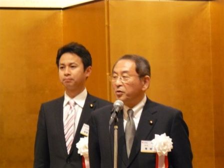 東副代表