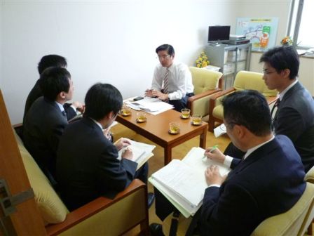 明日の委員会質問の準備