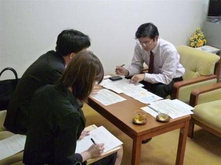 内閣府の担当者と