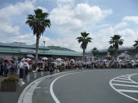 宇和島市「きさいや広場」街頭