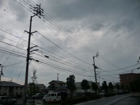 どしゃぶりの雨がやむ
