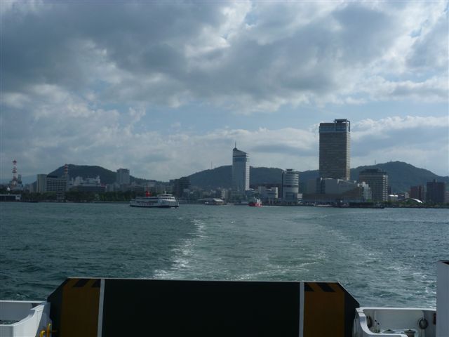 フェリーから見る高松港