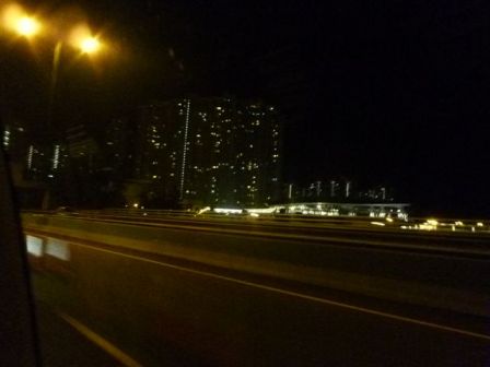深夜の香港(高速道路から)