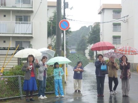 雨の街頭皆様に感謝