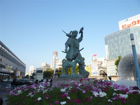 岡山駅前桃太郎像