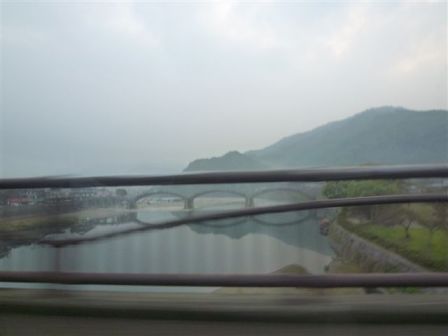 水面に映った錦帯橋(2)