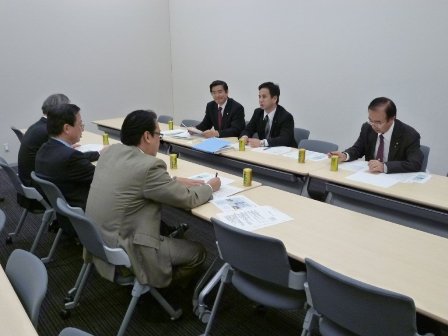 党内論議