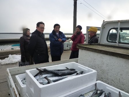 中野漁港で漁業従事者と懇談