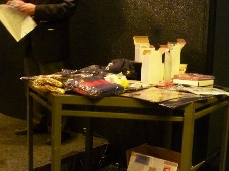 ビンゴゲームの景品 慶應グッツ